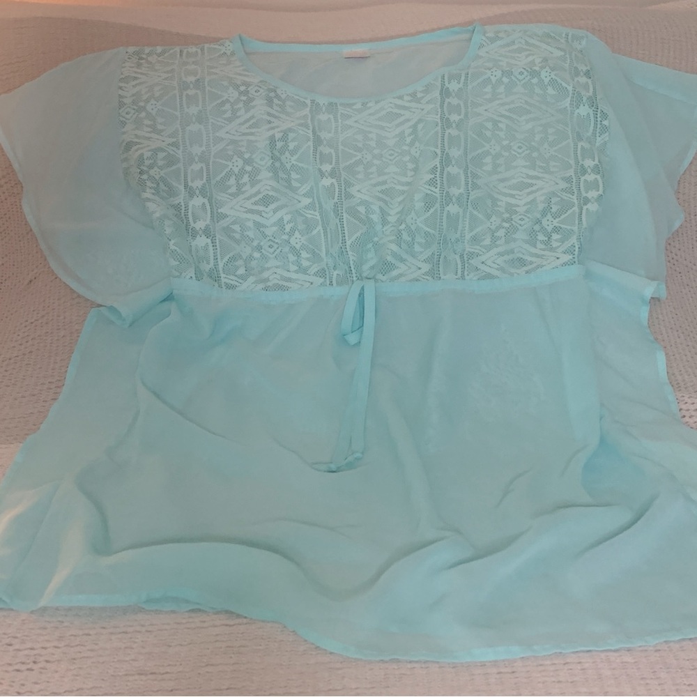 Lace, Women's Light green Lace Top. Women medium xhilaration adjustable bodice